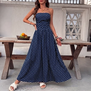 Robe longue bustier élégante bleu marine à pois pour les sorties d'été et vacances