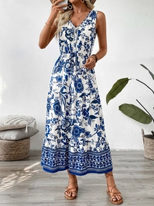 Detailed V-neck lace trim and floral print of this elegant sleeveless summer maxi dress