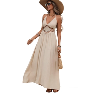 Abito lungo boho ad albicocca con scollo all'americana e dettagli in pizzo all'uncinetto