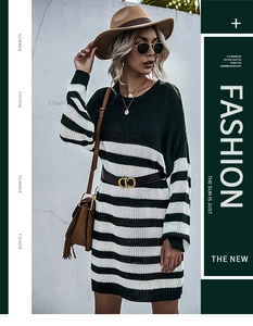 Détail de la robe pull en maille rayée avec ceinture chic et finition texturée élégante