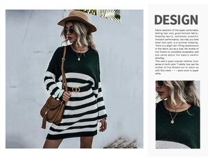 Détail du col rond et de la maille rayée sur cette robe pull ample décontractée