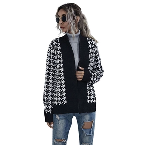 Women's V-neck houndstooth knit cardigan with tie waist and long sleeves in black and white