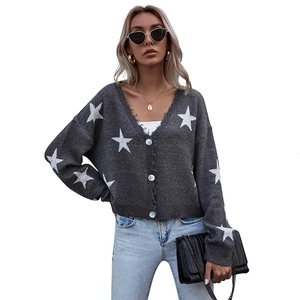 Gilet en maille gris foncé à col en V pour femmes avec motifs d'étoiles blanches