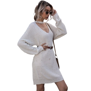 Slim fit cream white V-neck knitted dress with long sleeves and hollow-out choker collar