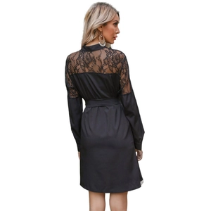 Robe midi noire élégante avec empiècement en dentelle florale au dos et manches longues