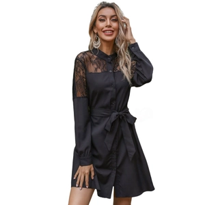Robe chemise noire pour femmes avec dentelle, col montant et coupe trapèze élégante