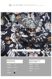 Macro détaillée du tissu à imprimé floral bohème sur robe d'été bleu marine respirante