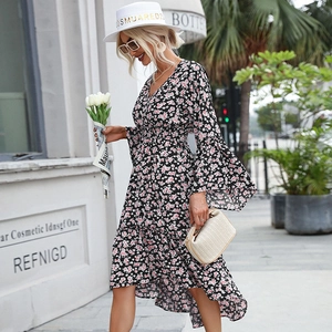 Florales Boho-Midikleid mit Glockenärmeln und asymmetrischem Saum für Damen im Sommer