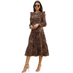 Robe mi-longue élégante à imprimé léopard, manches longues et volants aux épaules