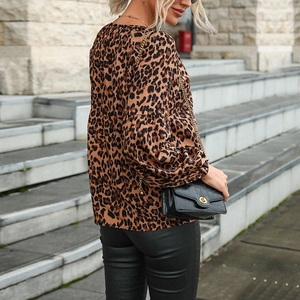 Chemisier femme en mousseline à imprimé léopard avec manches longues et motif classique