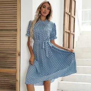 Robe Midi Plissée à Pois Vintage pour Femmes Col Montant à Volants Manches Bouffantes Ceinture Élégante Été Décontractée