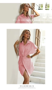 Dettaglio dell'abito a camicia a righe rosse con colletto e nodo intrecciato in vita