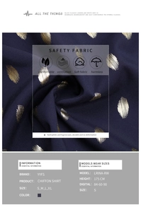 Macro di una camicia in chiffon blu scuro con stampa di piume dorate e tessuto morbido