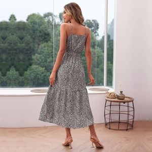 Robe midi à imprimé léopard avec fines bretelles et ourlet à volants superposés
