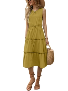 Vista dettagliata dell'abito maxi boho giallo senape con design senza maniche