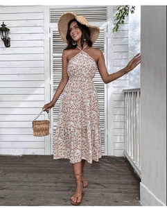 Dettagli dell'abito floreale allacciato al collo con orlo a balze e tessuto chiffon