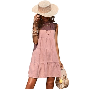 Ärmelloses rosa Stufenkleid aus Baumwoll-Leinen mit Schleife für den Sommerurlaub