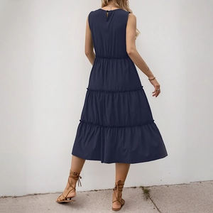 Abito smanicato blu navy a balze con chiusura a bottone sul retro e vita elastica