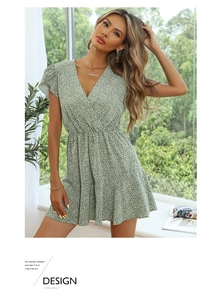 Detail of floral V-neck dress with elastic high waist and breathable green fabric
