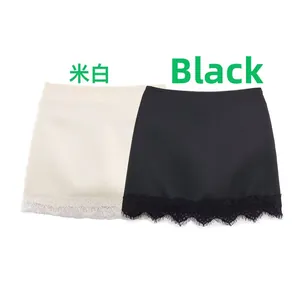 Détails du short en dentelle noir et blanc cassé avec bordure délicate en dentelle