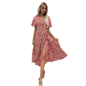 Robe portefeuille rouge à fleurs pour femme avec col en V et manches à volants d'été