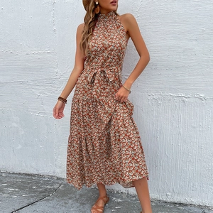 Robe midi dos nu à fleurs orange et blanc avec jupe à volants et ceinture assortie