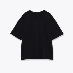 Minimalist black crewneck short sleeve knit sweater with central seam design