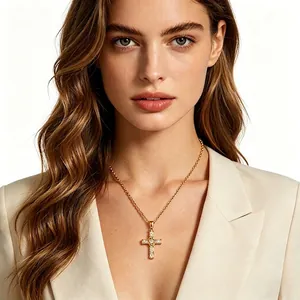 Collier Pendentif Croix Plaqué Or 18K Acier Inoxydable Avec Zircon Bijoux Religieux Mode Pour Femmes Hommes