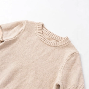 Minimalist beige knit top with round neck and ribbed details in a soft texture