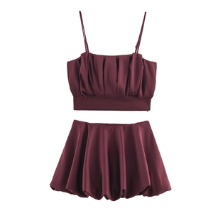 Tenues En Satin Pour Femmes Haut Caraco Plissé Et Mini Jupe Bulle Bordeaux Sexy Streetwear Élégant