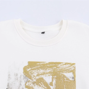 Weißes Sweatshirt mit luxuriösem goldenem Graffiti-Druck und geripptem Rundhalsausschnitt