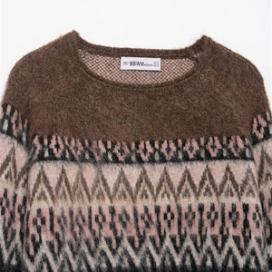 Vintage jacquard knit sweater with round neck and retro geometric pattern for women