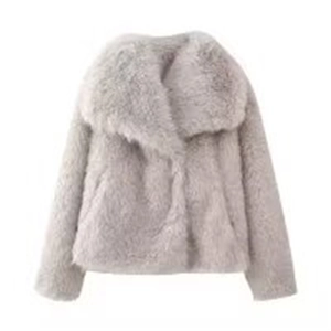 Giacca corta in ecopelliccia da donna con ampi revers in morbido peluche grigio chiaro