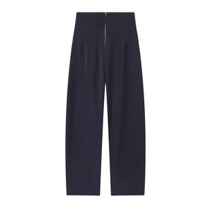 Dettaglio di pantaloni a gamba larga a vita alta blu scuro con zip frontale in metallo