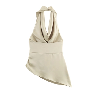 Elegante top a cavezza in raso champagne con scollo a cappuccio e orlo asimmetrico