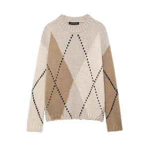 Klassischer langarm Rundhals-Strickpullover mit Argyle-Muster in warmen Tönen und Stricktextur