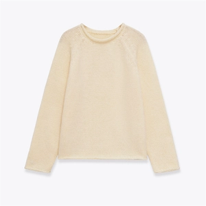 Pull en maille élégant blanc crème à col rond et manches longues, coupe ample pour l'automne