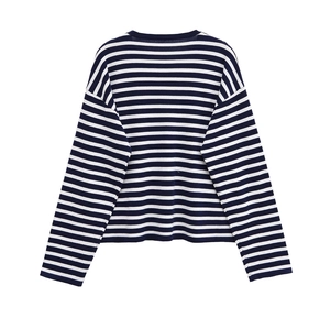 Pull en maille rayé bleu marine et blanc pour femme, coupe ample et col rond élégant
