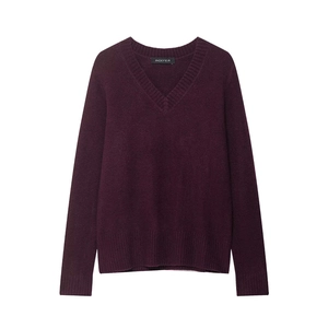 Haut en maille col V pour femme violet foncé, texture douce et poignets côtelés sur blanc