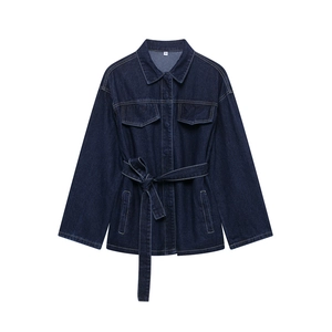 Chaqueta vaquera azul oscuro con cinturón de lazo y bolsillos en el pecho estilo relajado