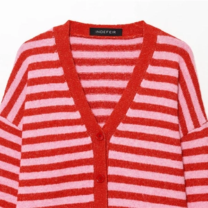 Cardigan à col en V pour femmes avec rayures roses et rouges et boutons