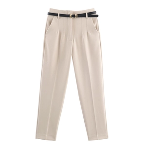 Pantaloni beige da donna a vita alta con cintura nera e piega stirata frontale elegante