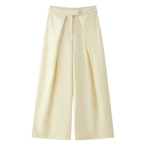 Détails du pantalon large taille haute de couleur crème avec plis avant et tissu tissé