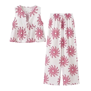 Completo due pezzi da donna con stampa floreale rosa, top halter e pantaloni larghi