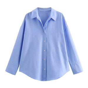 Classic light blue pinstripe poplin shirt with a button-down collar and curved hem
