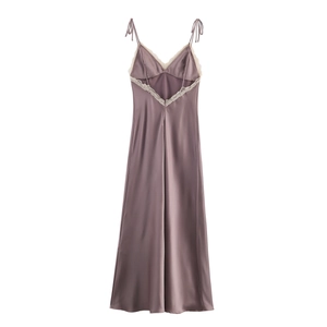 Robe midi en satin vieux rose avec dentelle blanche et bretelles réglables