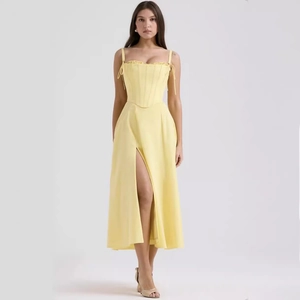 Robe midi corset jaune style français avec baleines et fente latérale haute