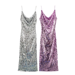 Elegantes vestidos midi de lentejuelas en plata y morado con sofisticado cuello vuelto