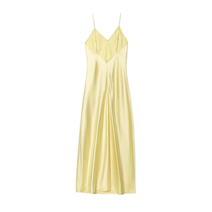 Robe longue nuisette en satin jaune pâle avec fines bretelles et décolleté en V