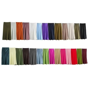 Jupes midi satinées coupe trapèze en 26 couleurs vives avec texture lisse et brillante